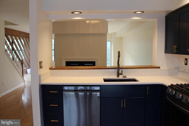 Foto del edificio - 3204 Stoneham Dr