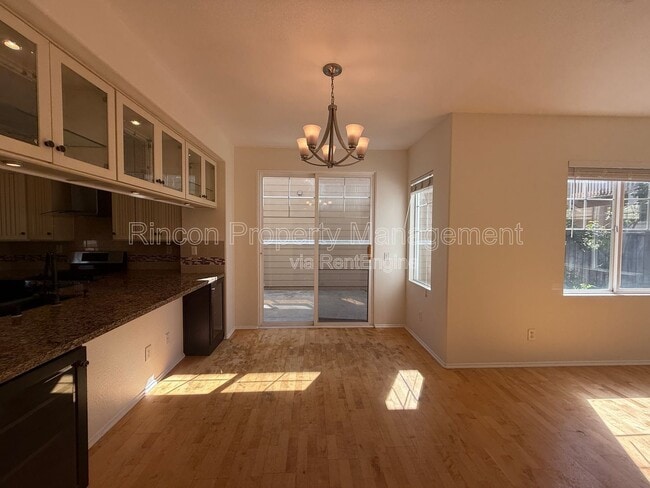 Foto del edificio - 238 E Pleasant Valley Rd