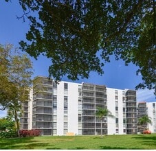 Building Photo - 3301 N Country Club Dr