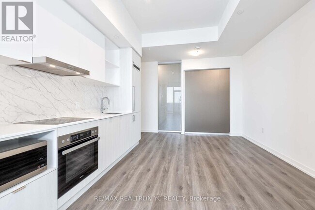 Building Photo - 138-6138 Downes St