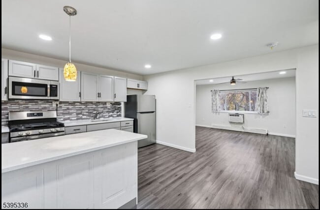 Building Photo - 189 Littleton Rd