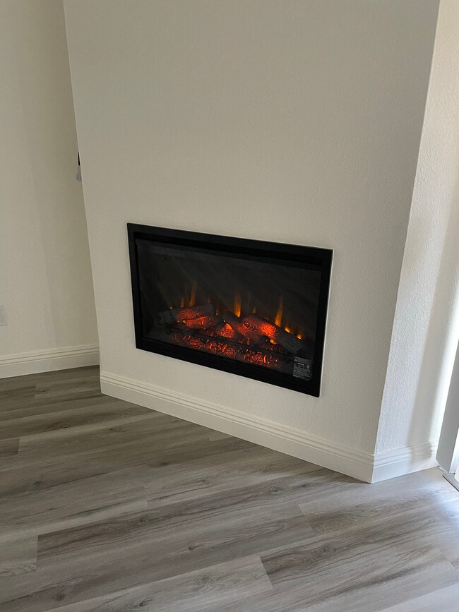 Electric adjustable Fireplace - 7120 Shoreline Dr