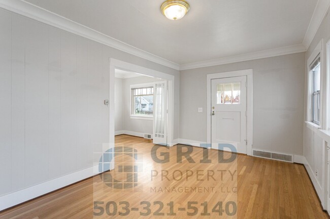 Building Photo - Two Bedroom Craftsman Available in Woodstock!