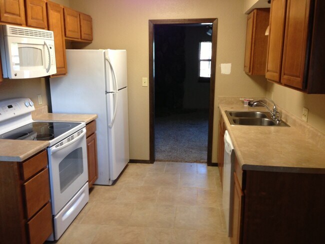 Foto del edificio - 3 Bedroom, Recently Remodeled, 1 Bath, Bas...