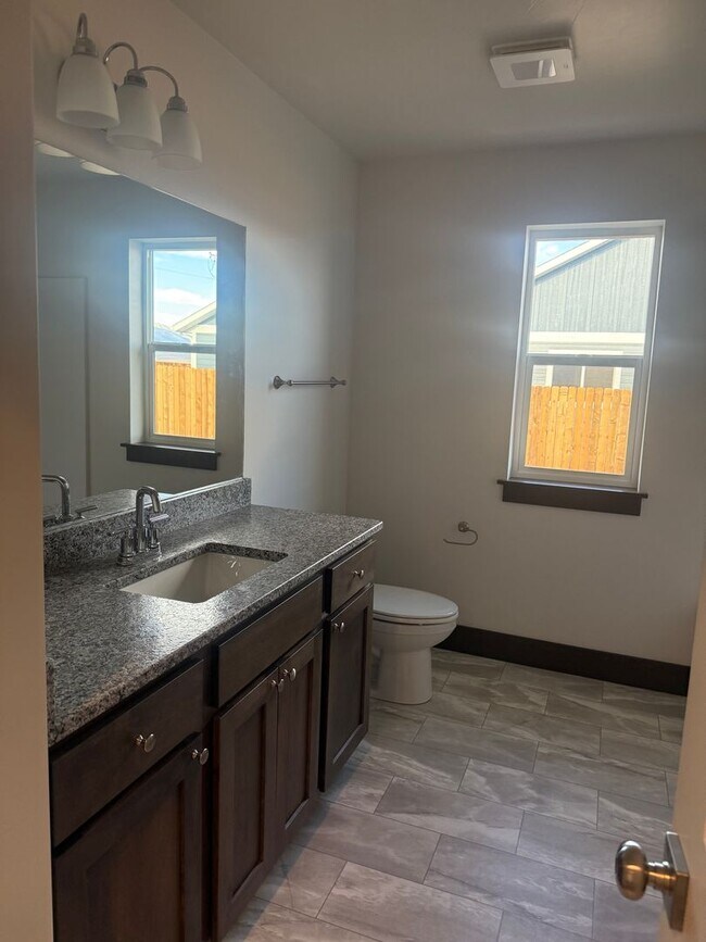 Foto del edificio - Brand New 3 Bed 2 Bath with double attached garage in Belgrade