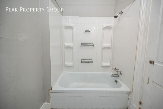 Foto del edificio - 2363 W Clifton Ave