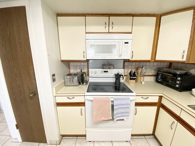 Foto del edificio - 823 Country Club Dr SE