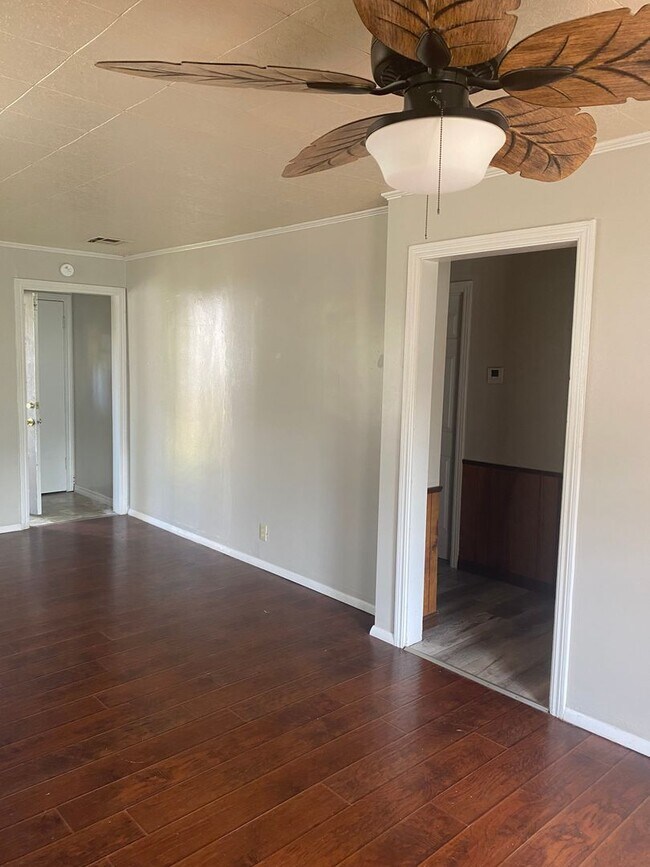 Foto del edificio - 2225 S Osage Ave