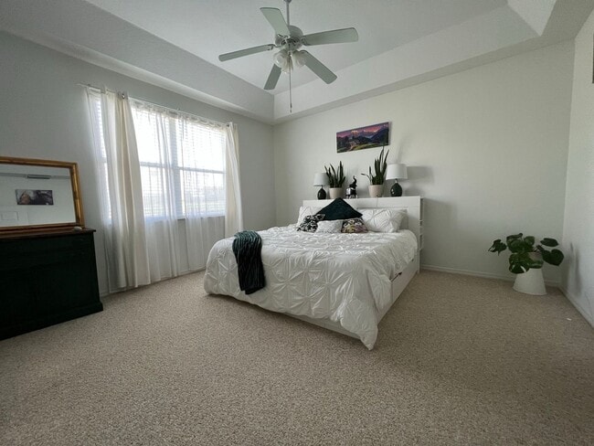 Building Photo - BEAUTIFUL and PRIVATE First Floor Golf Cou...