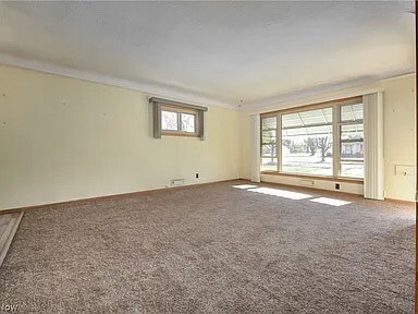 Building Photo - 10940 Meadowbrook Dr