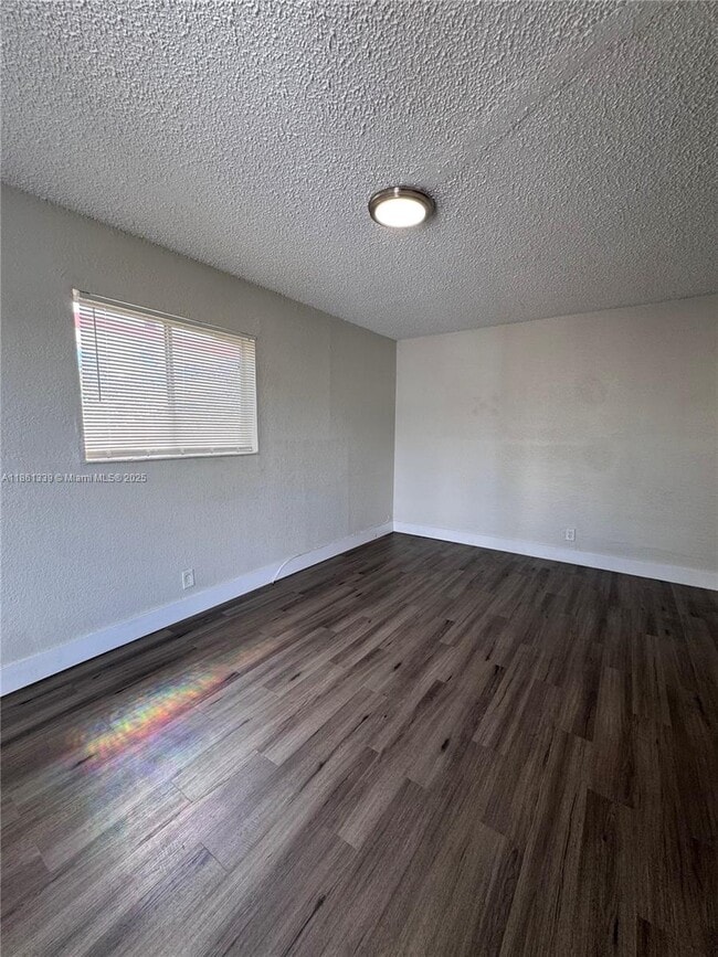 Foto del edificio - 2150 Madison St