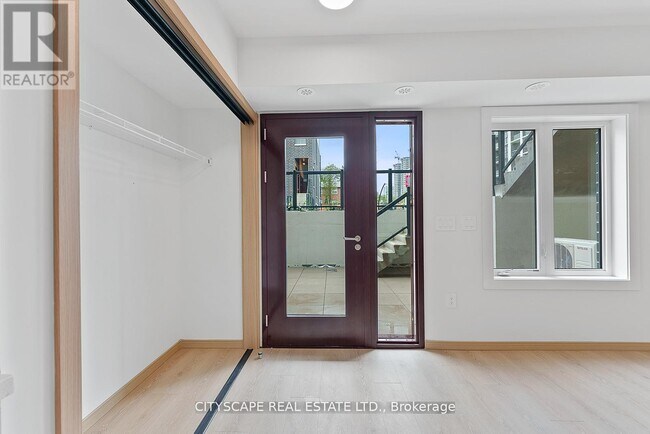 Photo du bâtiment - 3423 Sheppard Ave E