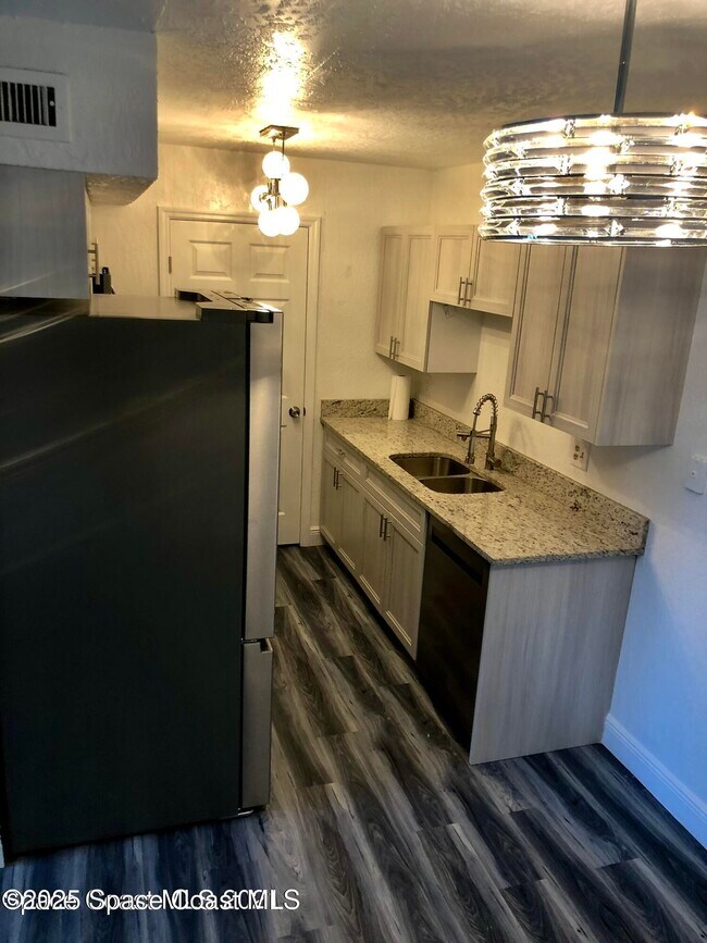Foto del edificio - 2100 Forest Knoll Dr NE