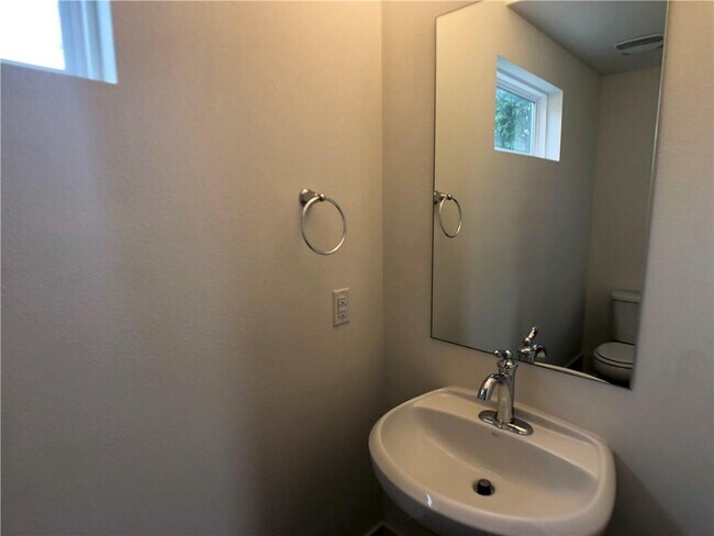 Foto del edificio - 3007 E 12th St