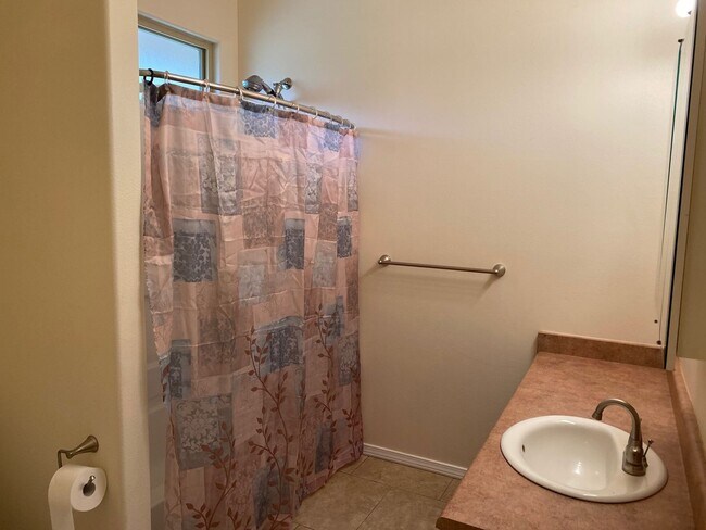 Building Photo - 3 Bedroom 2 Bath Single Family home in Lan...