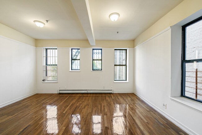 Interior Photo - 2103 Eighth Avenue