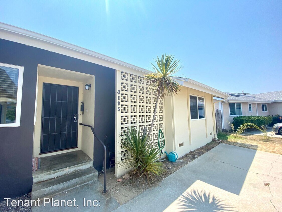 Building Photo - 4 br, 2 bath House - 3195 Ducommun Ave