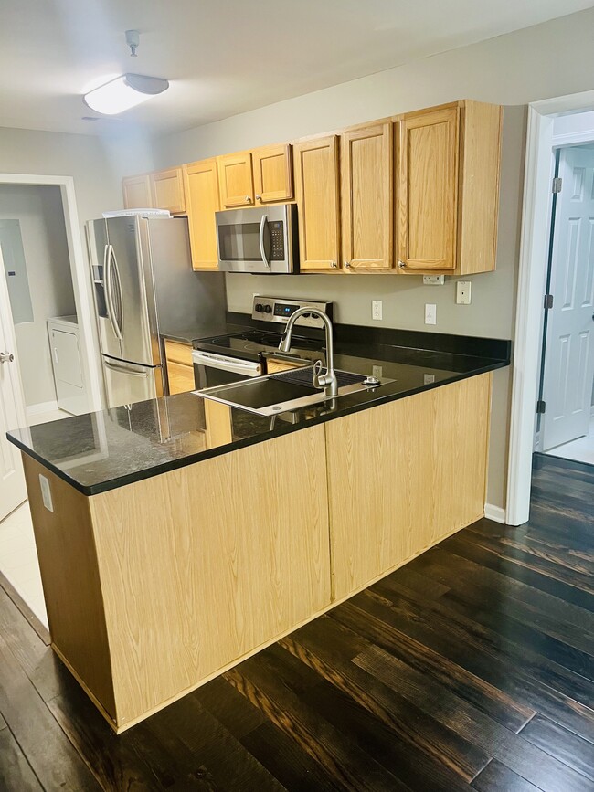 Kitchen w newer appliances - 1851 Trailwood Heights Ln