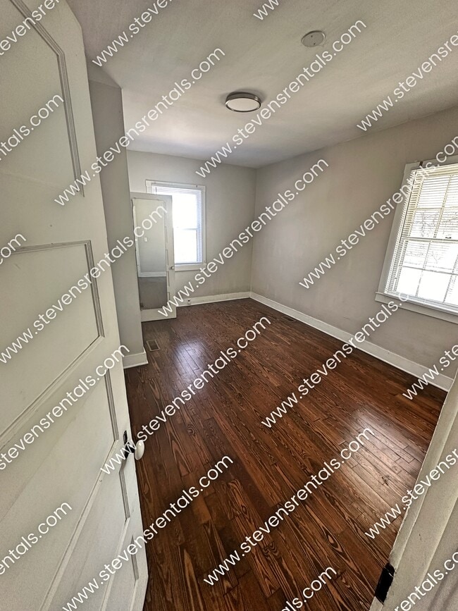 Building Photo - Gateway to a Life of Comfort