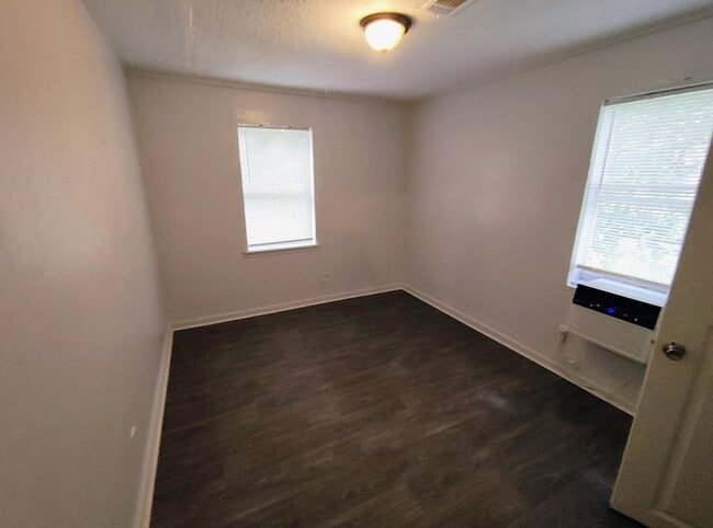 Building Photo - 293 N Manassas St