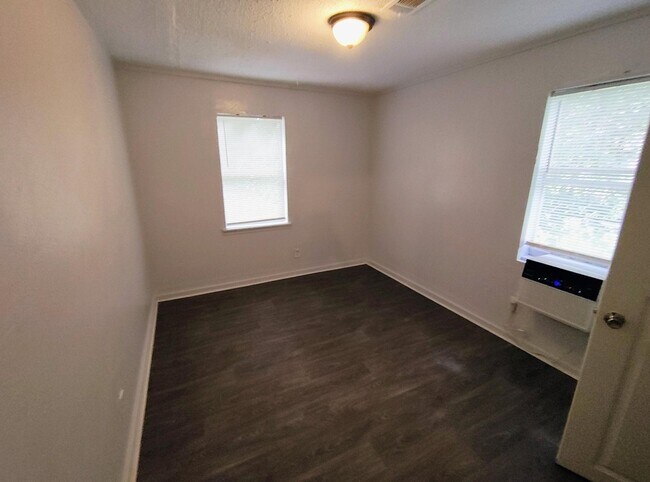 Foto del edificio - 293 N Manassas St