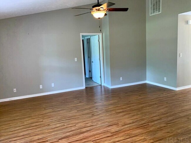 Building Photo - 3828 Bronson Ln