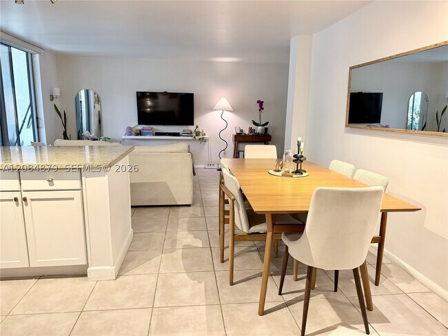 Foto del edificio - 777 NE 62nd St