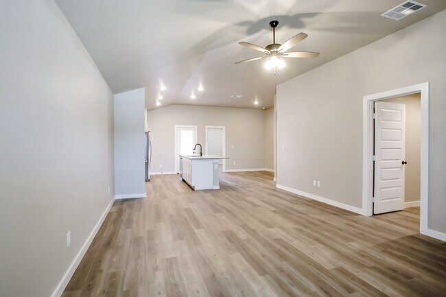 Foto del edificio - Brand New Construction in Cooper District!