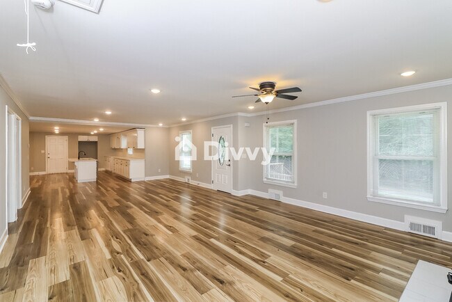 Building Photo - 442 Lynhurst Dr SW