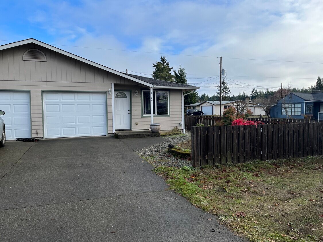 2304 Laurel St Unit 2304, Shelton, WA 98584 Condo for Rent in Shelton