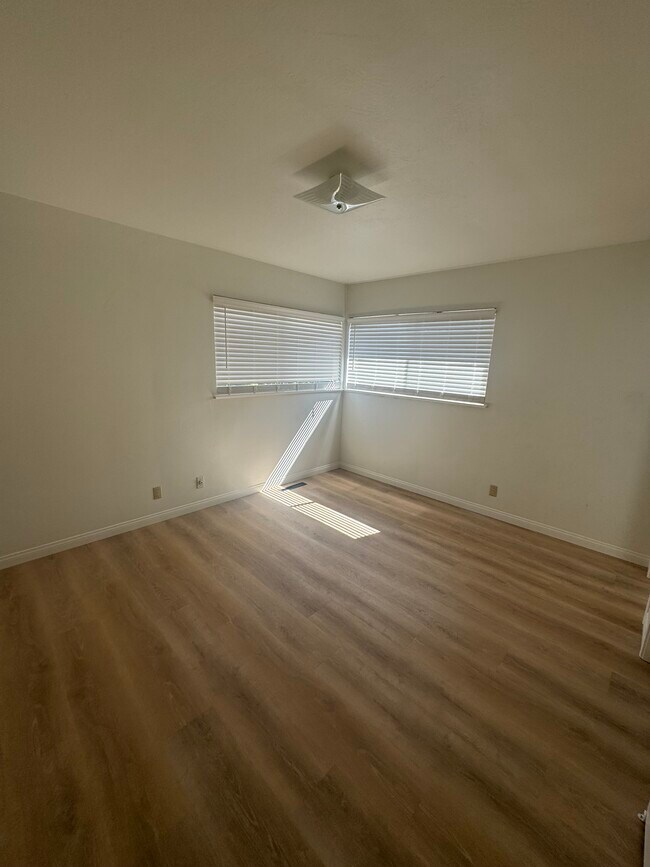 Foto del edificio - 120 Glencrest Ln