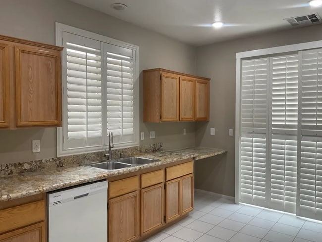 Foto del edificio - 5952 Hickory Nut Ave