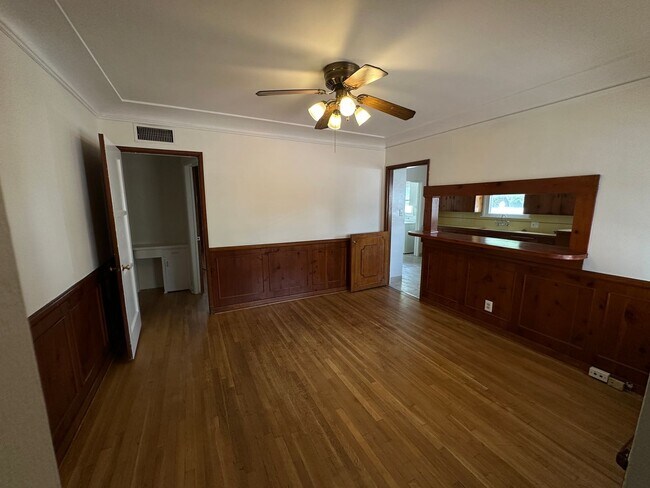Foto del edificio - 3 Bed, 2 Bath Home in Lake Balboa