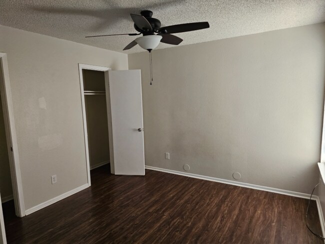 Foto del edificio - 306 N Gilmer St