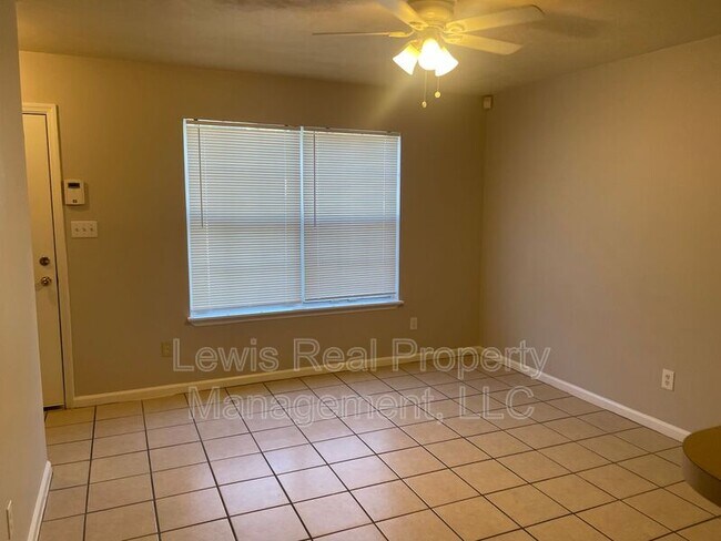 Foto del edificio - 1441 Hudson St