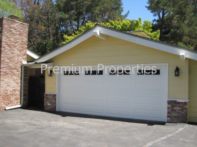 Building Photo - 19 Estates Dr