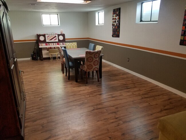 Comedor de la planta baja - 2734 S. Raleigh Street