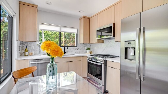 Building Photo - 1570 Myra Ave