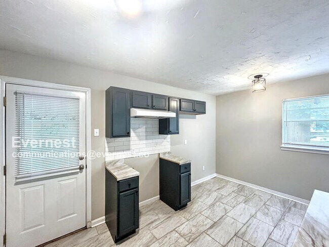 Foto del edificio - 4624 Sunnybrook St