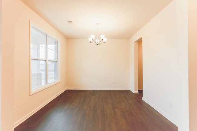 Building Photo - 201 Valimar Dr