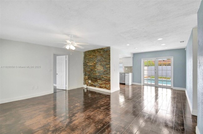 Building Photo - 8960 Sunset Strip