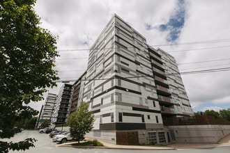 Building Photo - Avonhurst Gardens