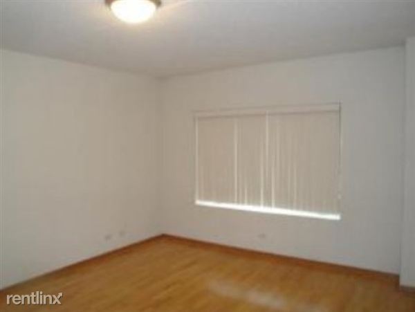 Building Photo - 6560 W Diversey Ave