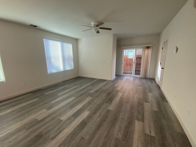 Foto del edificio - 6782 Jujube Ln