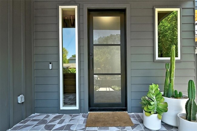 Building Photo - 2909 Kuhlman Ave