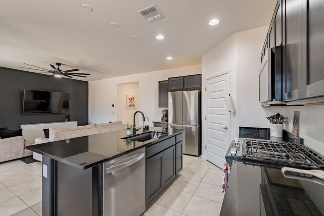 Building Photo - 9724 E Lynx Lk Trl
