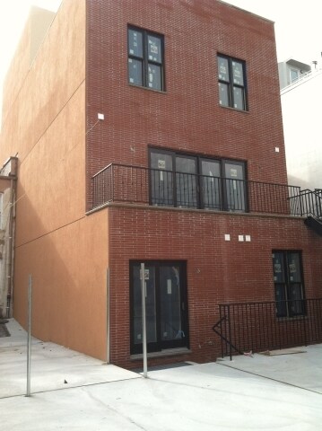 Primary Photo - 465 Carroll St