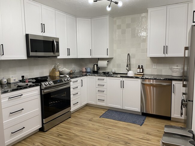 Kitchen - 123 E 2nd Ave