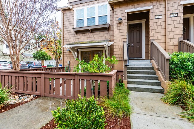 Foto del edificio - Modern 4BR Townhome w/ Solar, Tesla Powerwalls & 2-Car Garage