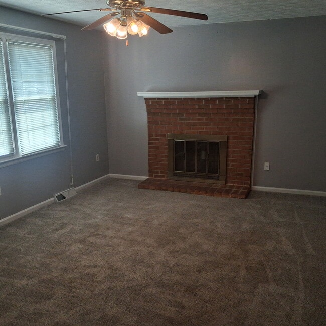 Photo - 327 Dixie Airport Rd (Madison Heights, VA) House